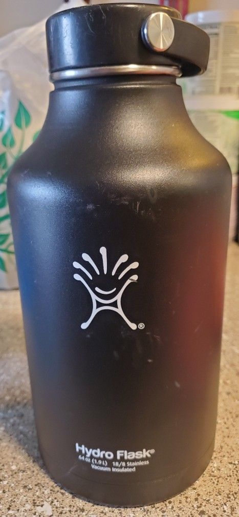 Black 64 Oz Hydro Flask With Lid