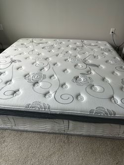 Very clean King-size mattress. In excellent condition, barely used.