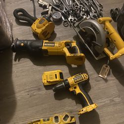 Dewalt 18v Tools, 20v Dewalt Battery And A Bunch Of Misc Tools!