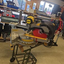 Dewalt DWS780 12" Double-Bevel Sliding Compound Miter Saw 815826-1