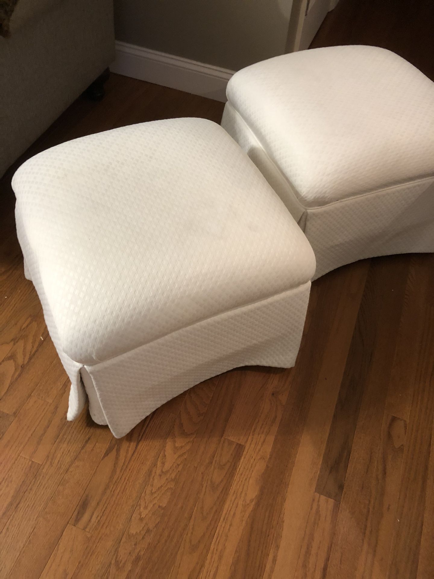 2 Rolling foot stools
