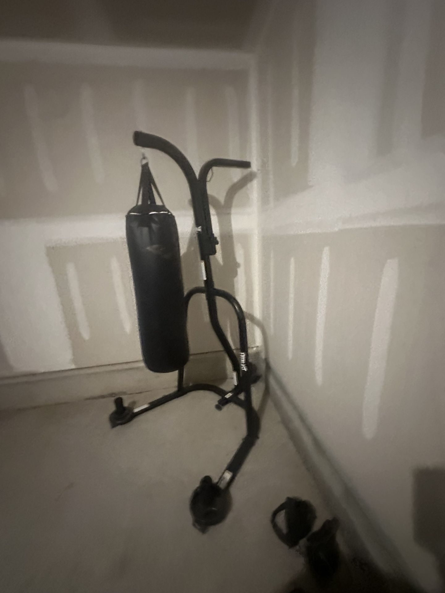 Everlast Heavy Bag Stand