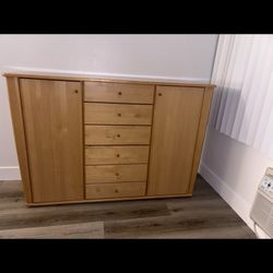 WOOD DRESSER 