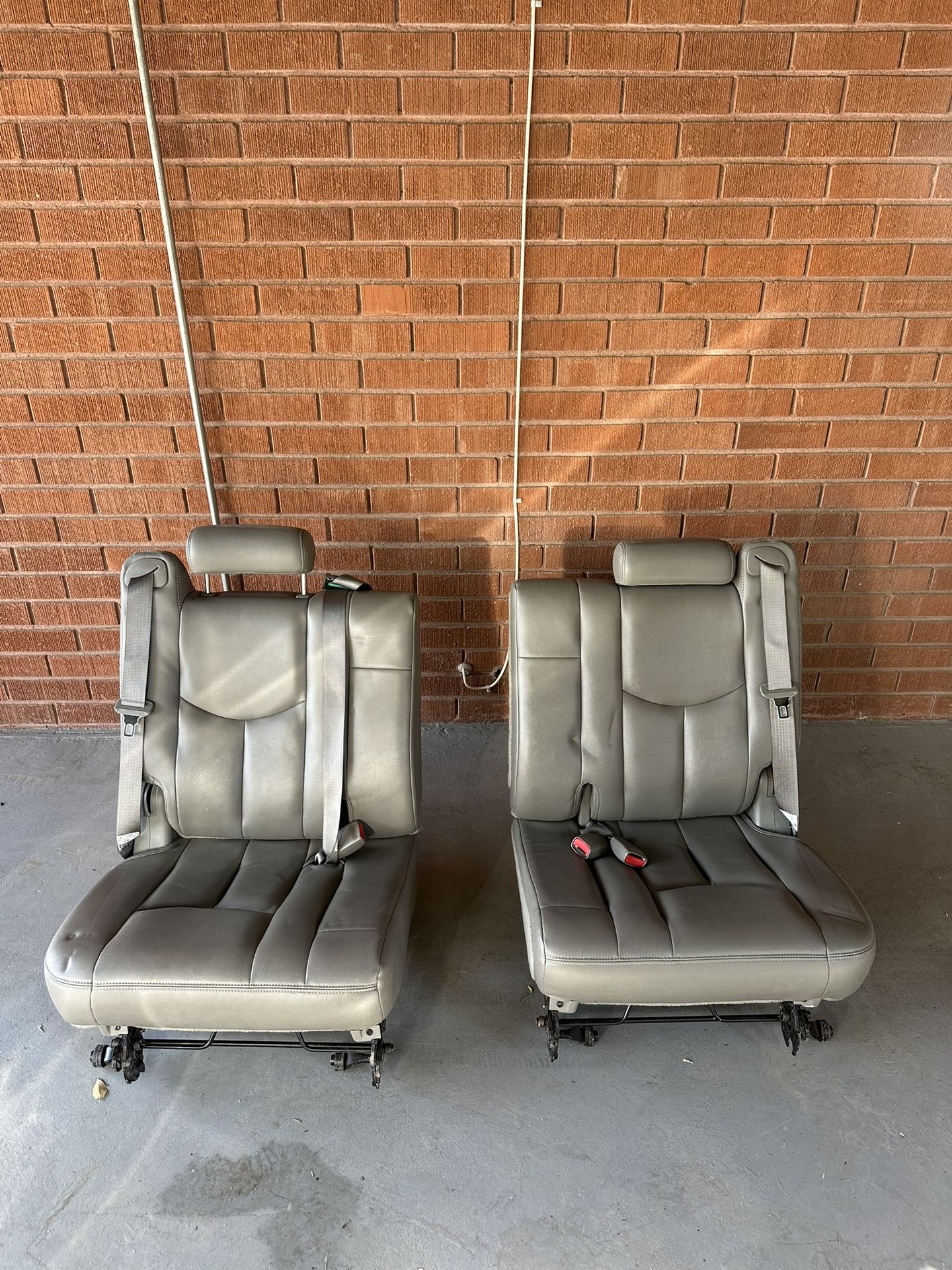 03-07 Chevy Tahoe Gray Charcoal 3rd Row Seat Leather