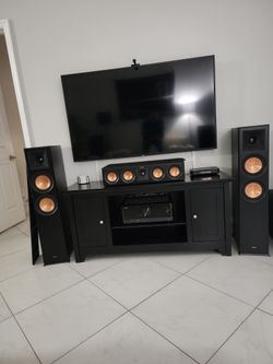 Klipsch Floor Standing Speaker System Set