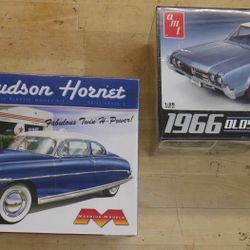 lot 2 1953 hudson hornet  1/25 #1200 & 1966 oldmobile 442  1/25 amt-689 new
