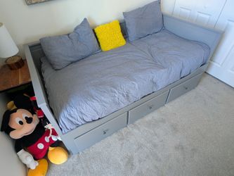 Day Bed Grey