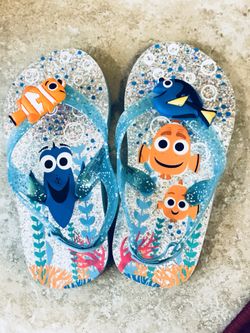Adorable Dory Nemo sandals size 7/8