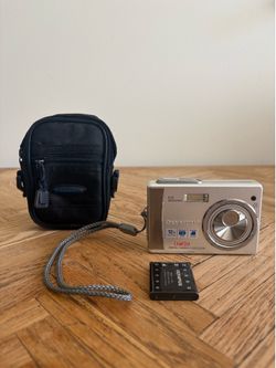 Olympus Camedia D-630 Zoom Silver 5.0MP 3x Optical Lens Compact Digital Camera