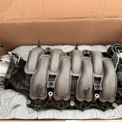 Stock 2017 Ford Mustang GT Intake Manifold & Throttle Body