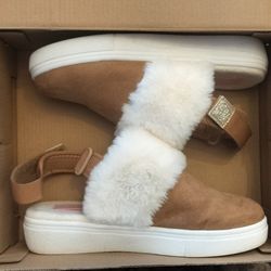 Girls sketchers shoes size 3