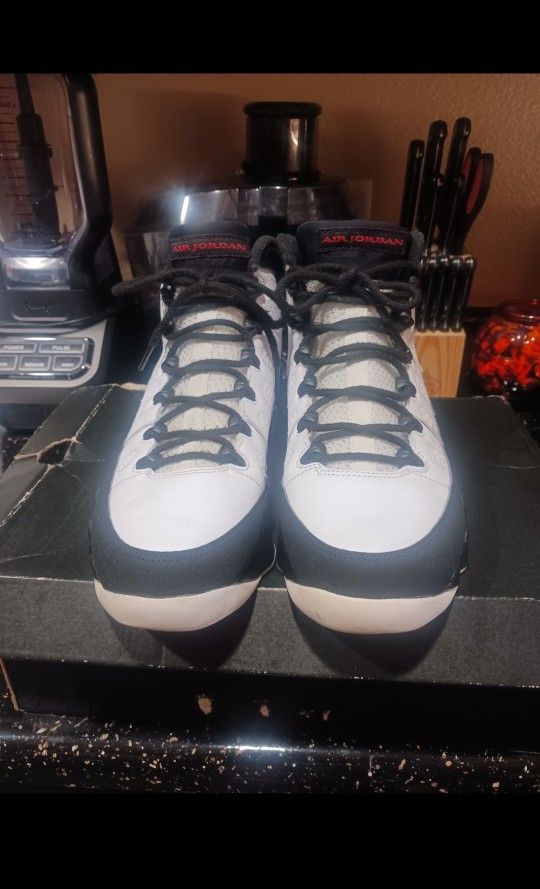 Air Jordan Retro 9 Size 9