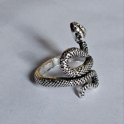 TRENDY NEW UNIQUE  SIZE 6 TEXTURED SNAKE RING 