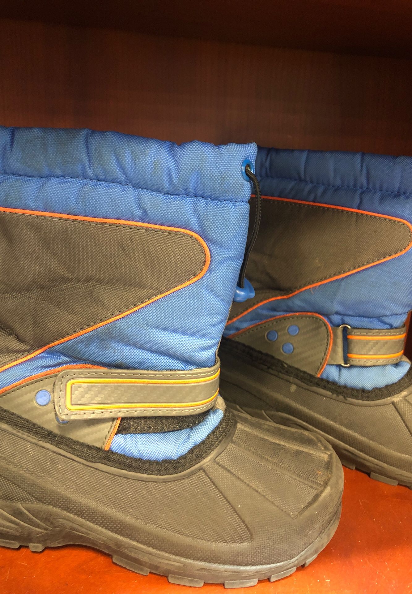 Snow boots size 2 for Boys or girl