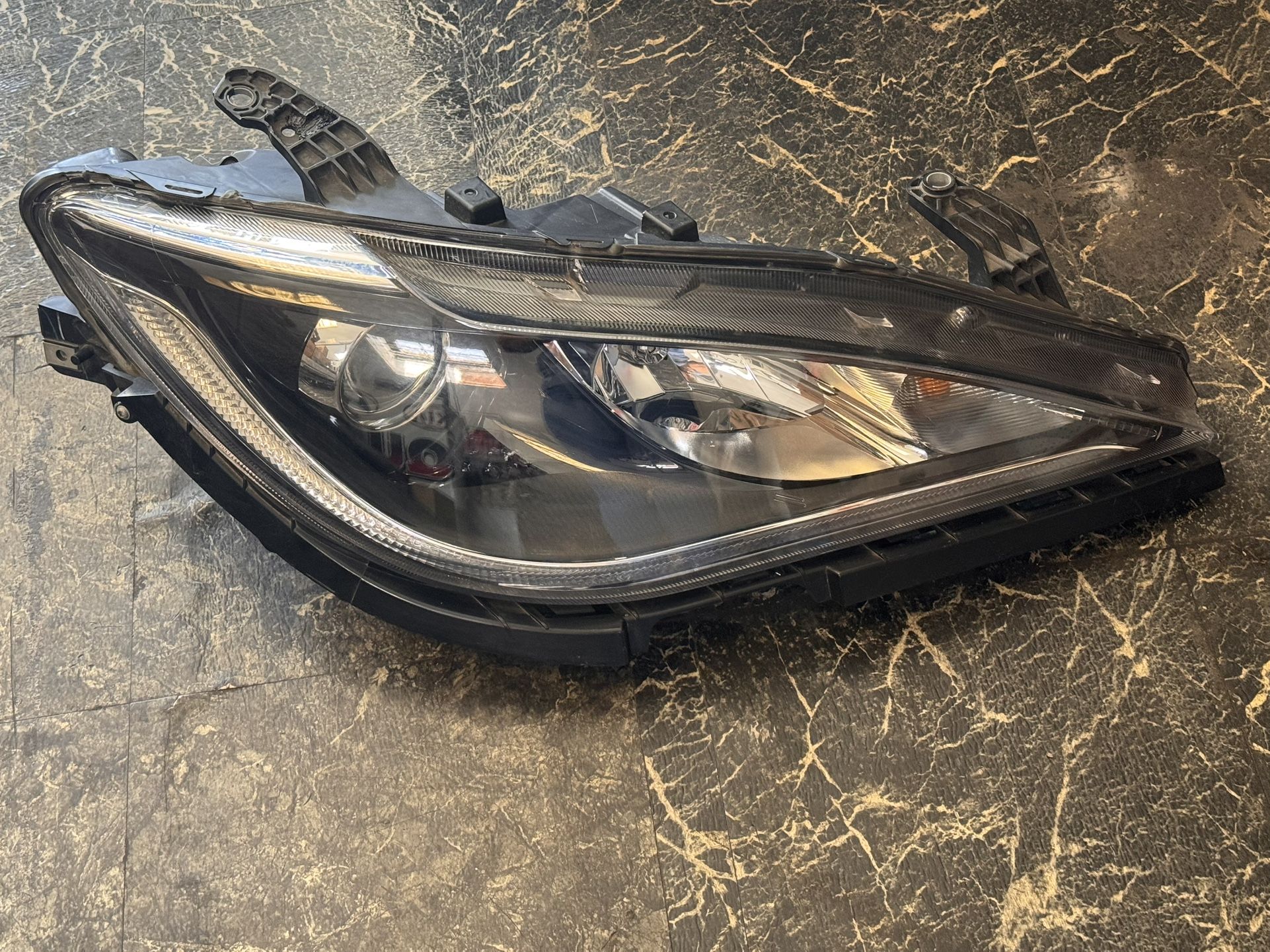 2017-2020 Chrysler Pacifica Right Headlight