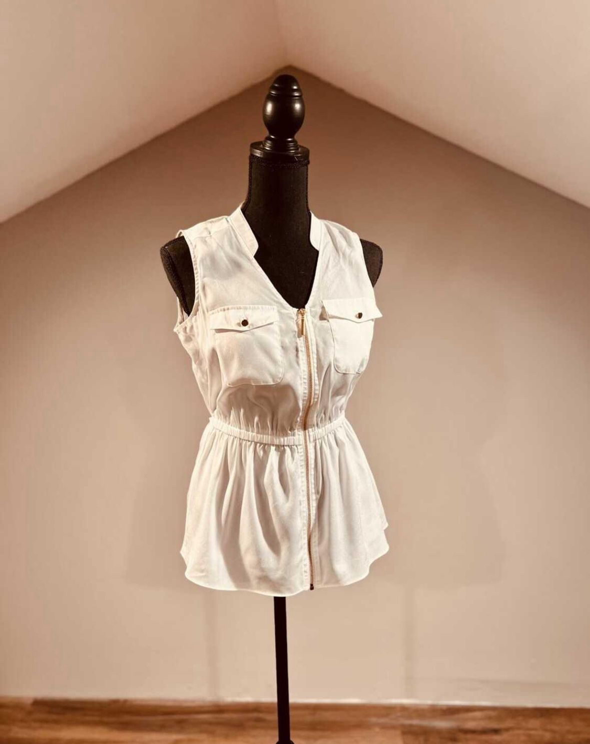 Like New XS NY&Co White & Rose Gold Blouse