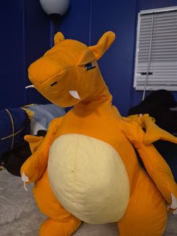 Charizard Pokémon Plushie 