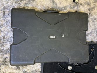 Skb powered pedal board