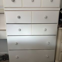 Solid Wood White Dresser with Vintage-Style Knobs – Sturdy & Spacious!
