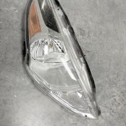 Headlights Halogen Right Passenger For 2015-2019 Nissan Versa  This item has a considerable amount of damage selling incase it can salvaged  by right 