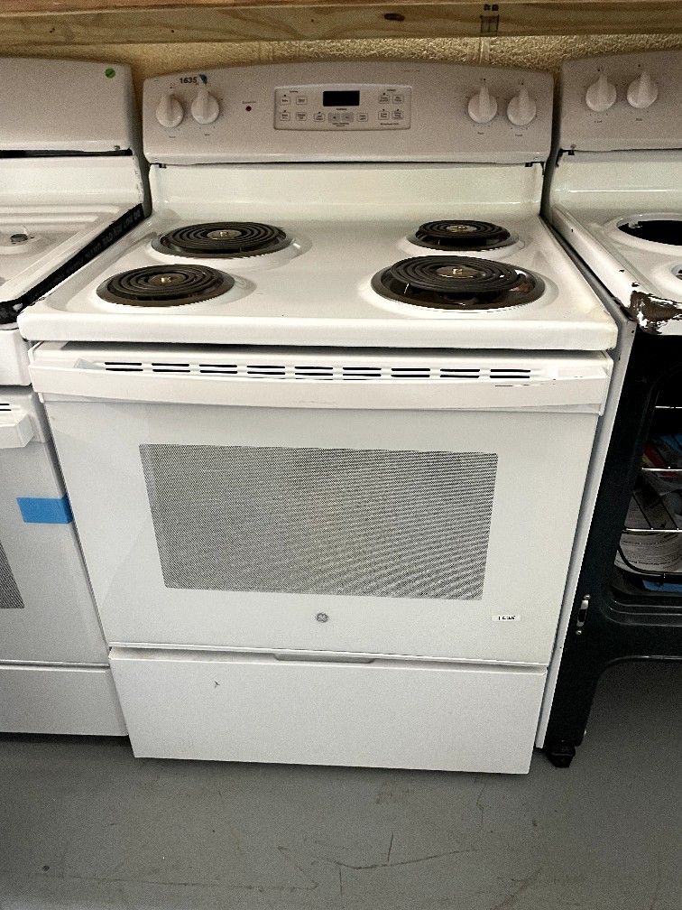 GE 30” freestanding electric stove with coils in white DENTED $225