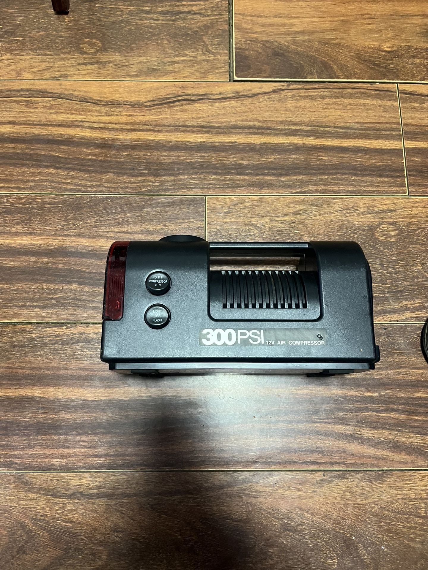 Portable tire pump