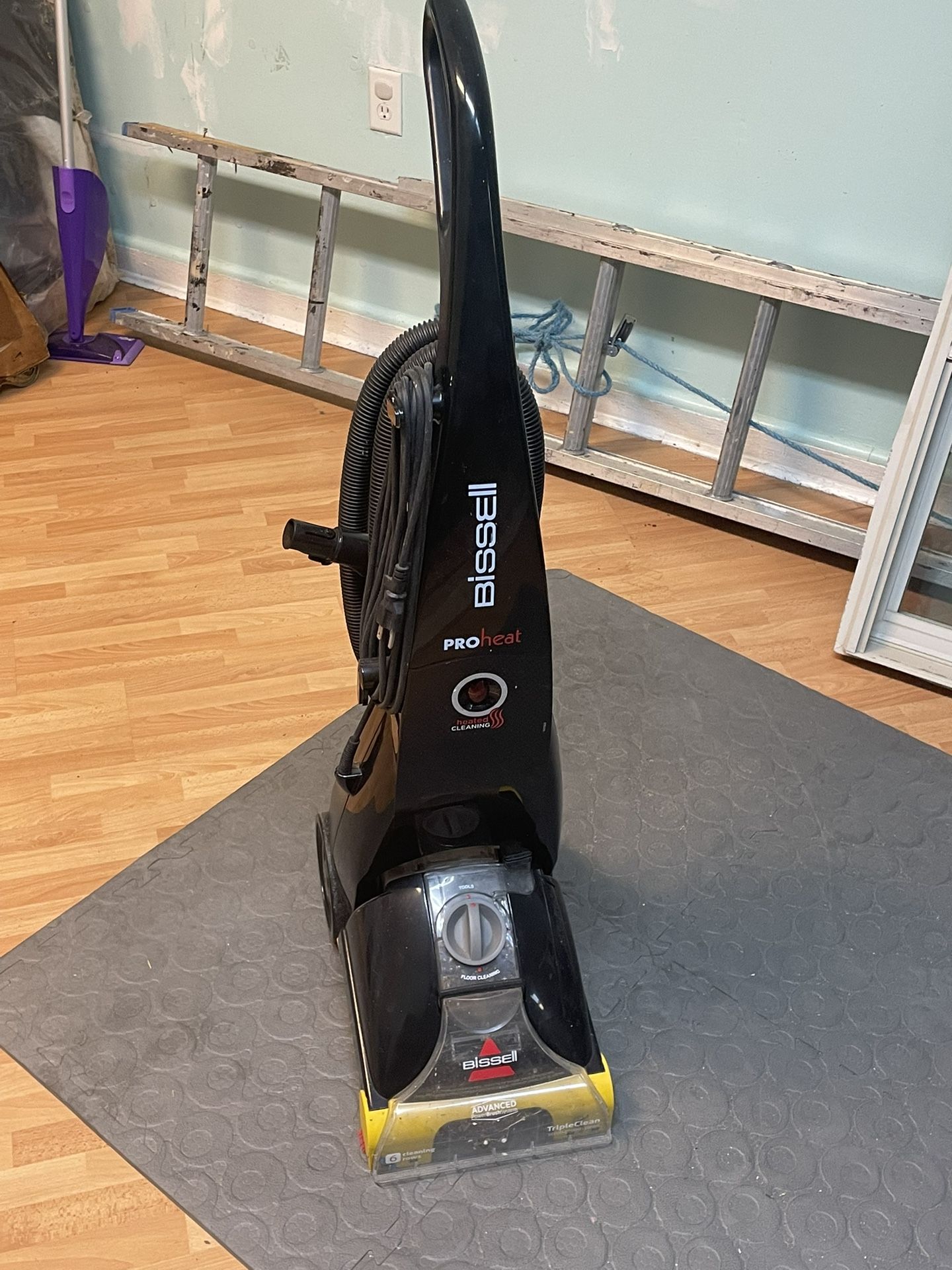 Wet Vac Steamer / Hot Cleaner ( Bissel Pro Heat )