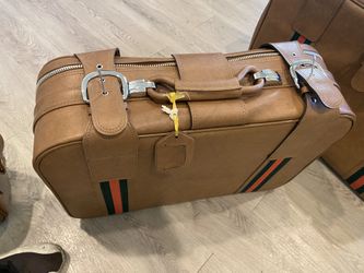 set de Equipajes De Cuero Modelo Clásico De Los Noventas nuevos de cincho dañado solamente 