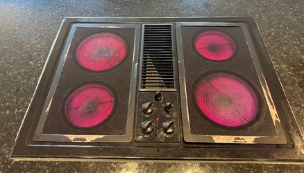 GE cooktop, used but still works (had to replace 1 burner knob)