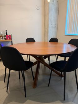 West Elm Jax 60” Round Dining Table – Walnut