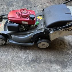 HONDA LAWNMOWER SELF PROPELLED 