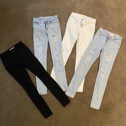 Women’s Levi 711 Skinny Jeans - Size 24