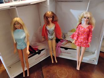 Vintage Barbies set