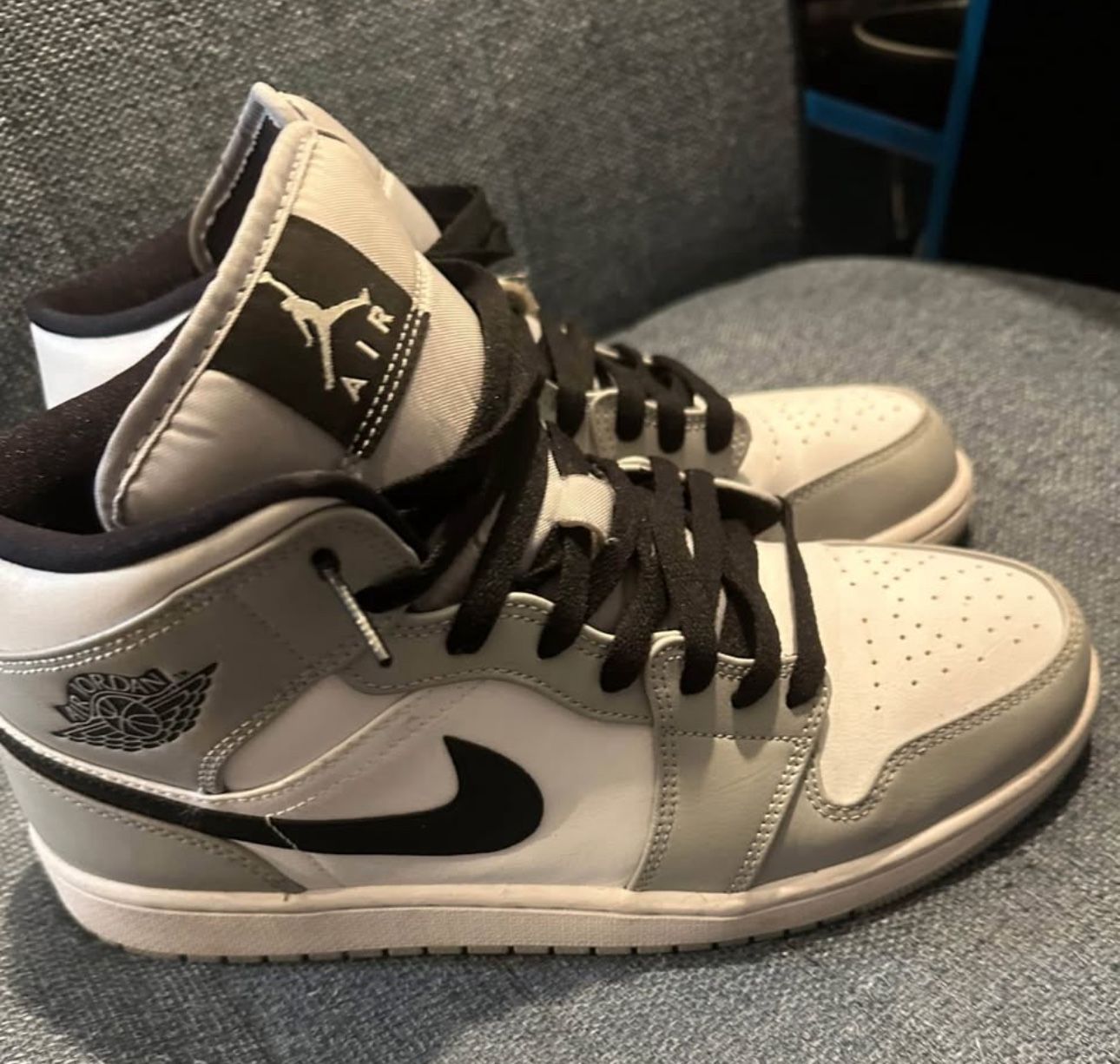 Jordan 1 Mid Light Smoke Size 10