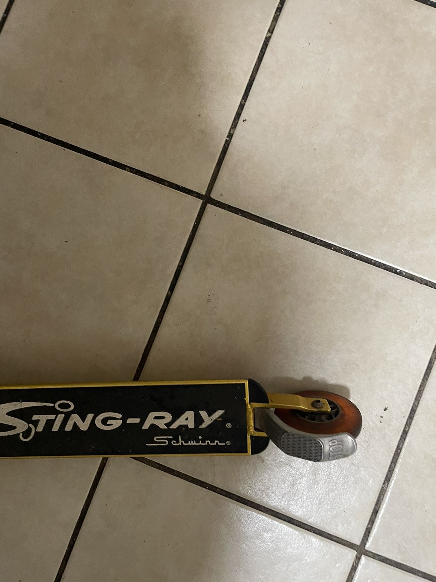 RARE Schwinn Sting-Ray Kick Scooter Ltd Edition Gold Fold Up y2k