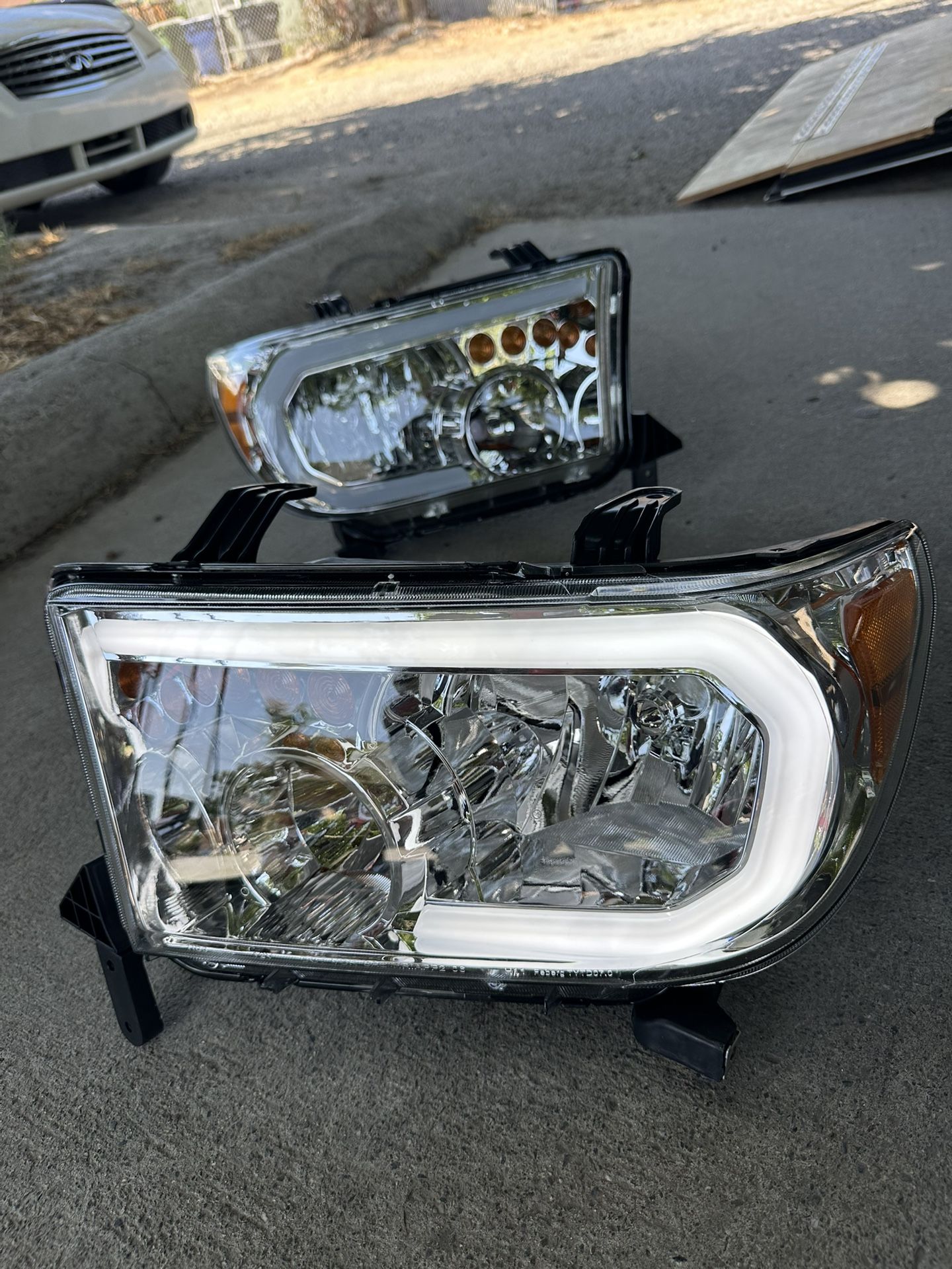 New Toyota Tundra Headlights 07-13