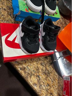 Lightweight Nike air, max XC toddler sneakers