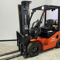 NobleLift Forklift 5,00NoOlbs Capacity At 24