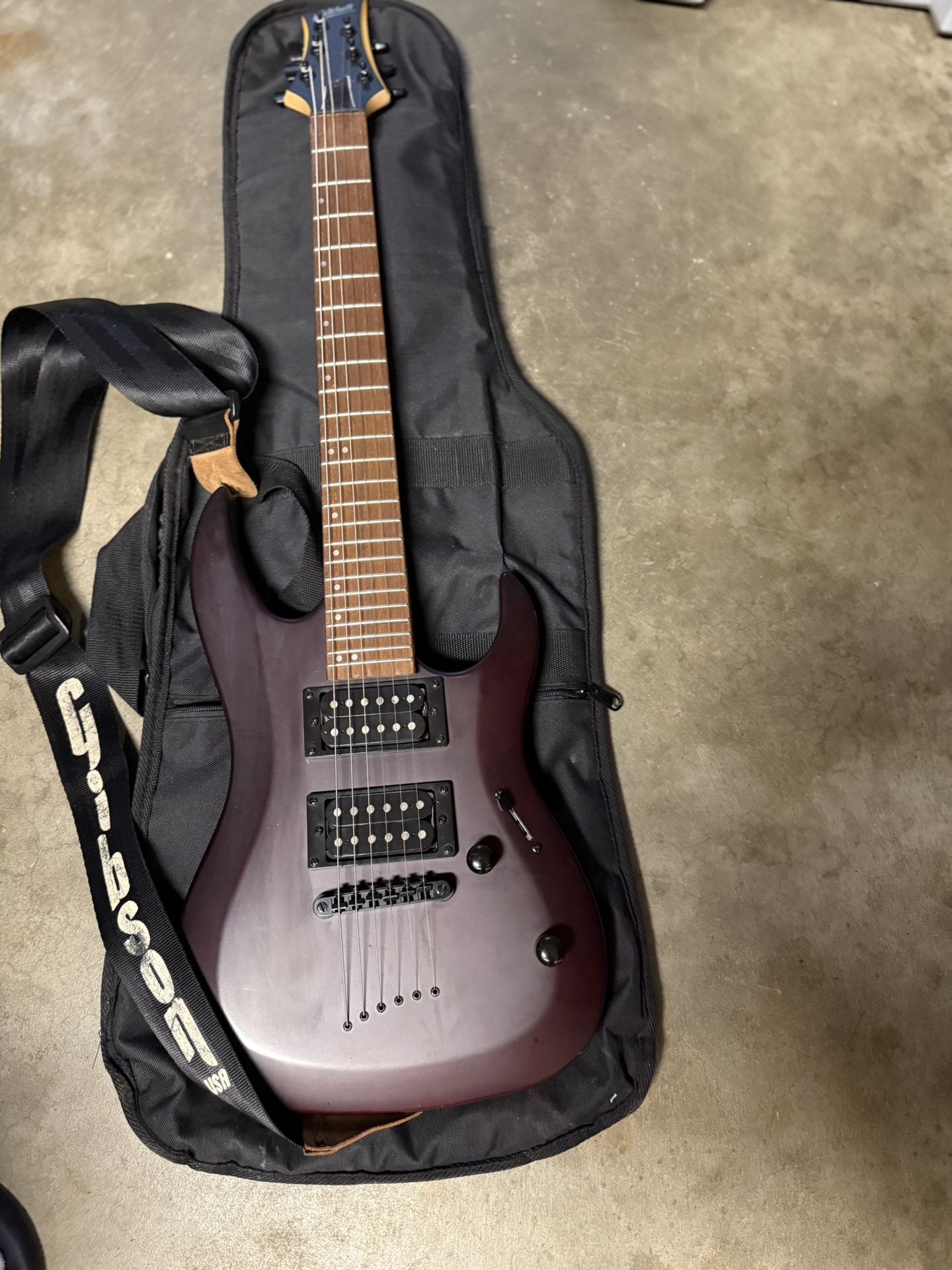 Mitchell MM100 Mini Double-Cutaway Electric Guitar In very good condition