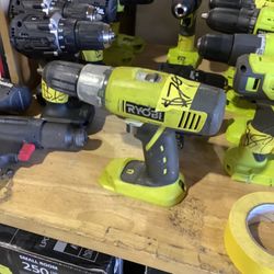 RYOBI ONE+ 18V Lithium-Ion Cordless 1/2 in. Drill/Driver Kit 