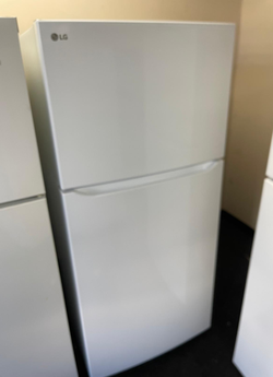 LG Top Freezer Refrigerator – White, Ice Maker, Clean