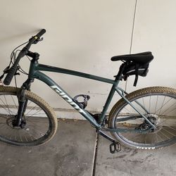 Giant Talon 4 XL Mountain Bike + Extras