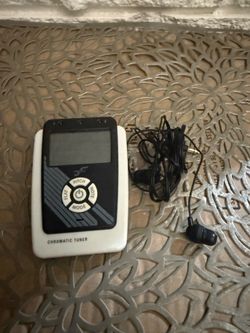 MX090 Chromatic Tuner for Guitar & Bass, LCD Display, Wired Earbuds, Black/White