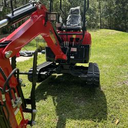Warranty! Kubota D902 Diesel, Two Ton, Loaded!