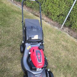 Honda Lawn Mower - m/n HRN216