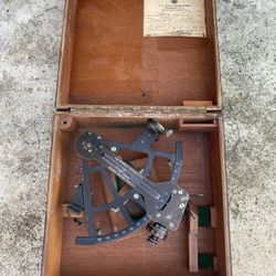 Vintage 1945 US Naval Sextant