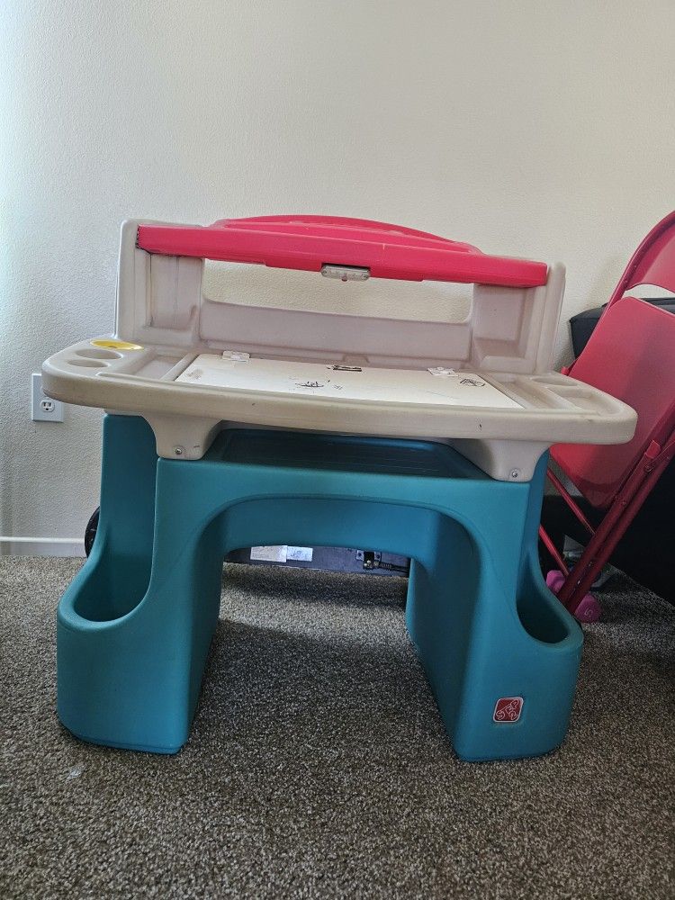 Step2 Deluxe Art Master Desk Plastic Kids Activity Center and Table