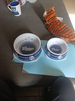 Padres. Dog Bowl.