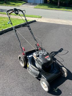 Self propelled lawnmower