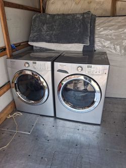Frigidaire washer and dryer set